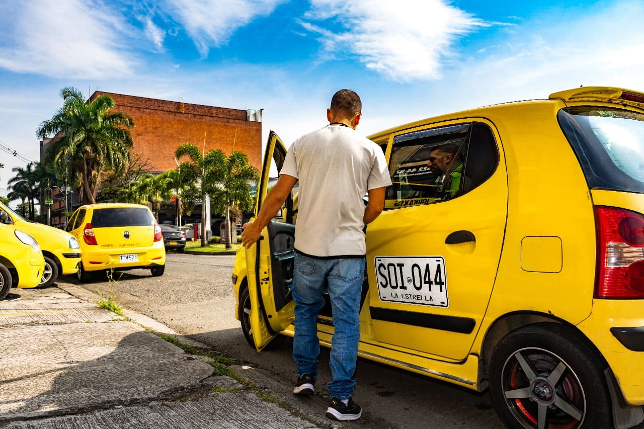 Taxis seminuevos en Medellín: la mejor opción para empezar a trabajar